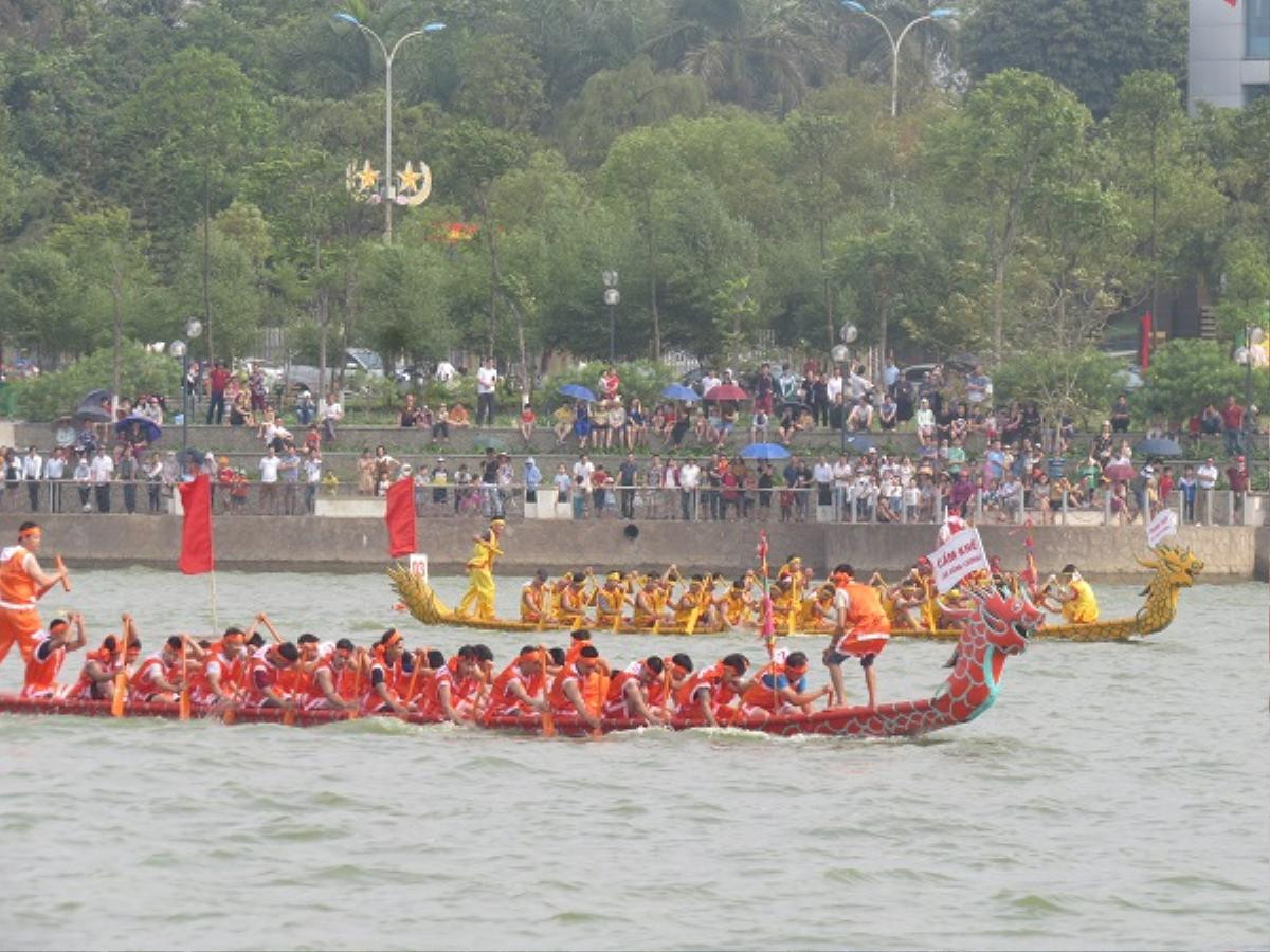 Thi bơi chải dịp Giỗ Tổ: Đắm thuyền, hàng chục VĐV chìm nghỉm Ảnh 4