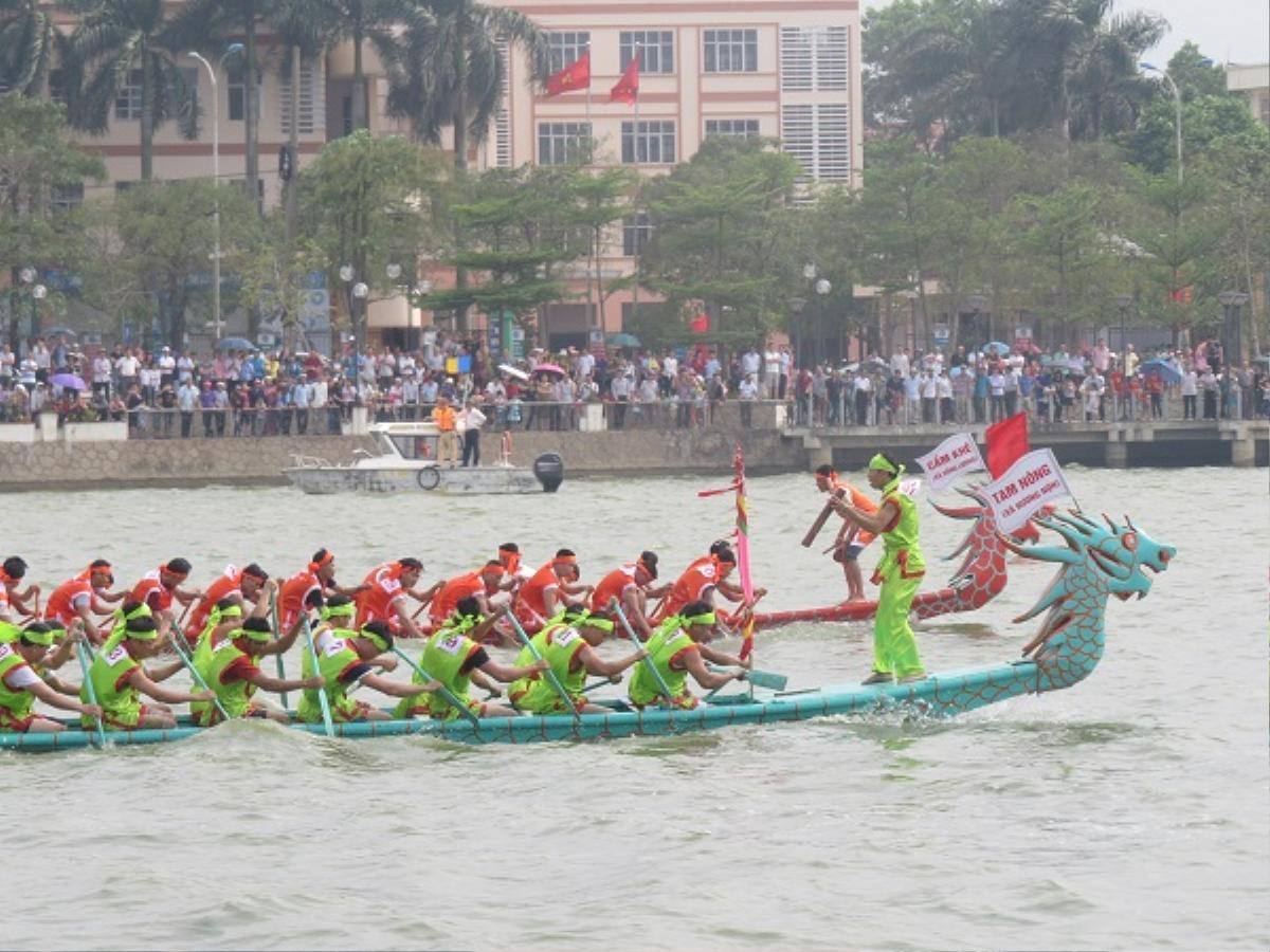 Thi bơi chải dịp Giỗ Tổ: Đắm thuyền, hàng chục VĐV chìm nghỉm Ảnh 5