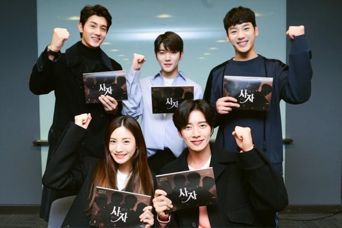 'Four Man': Park Hae Jin ôm hôn, tổ chức đám cưới 'ngôn tình' cùng Nana (After School) Ảnh 7