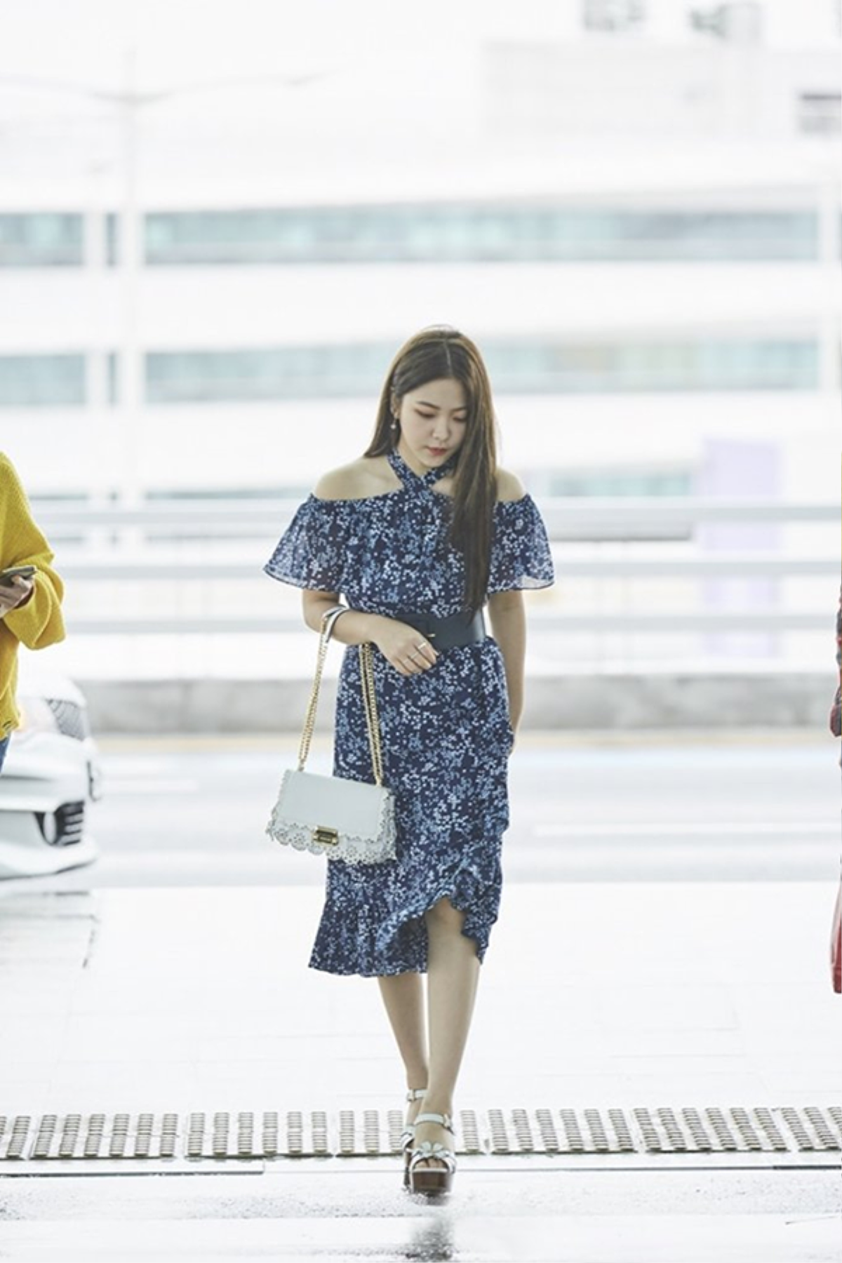 Yeri (Red Velvet) gây bất ngờ với diện mạo trưởng thành tại sân bay Incheon Ảnh 4