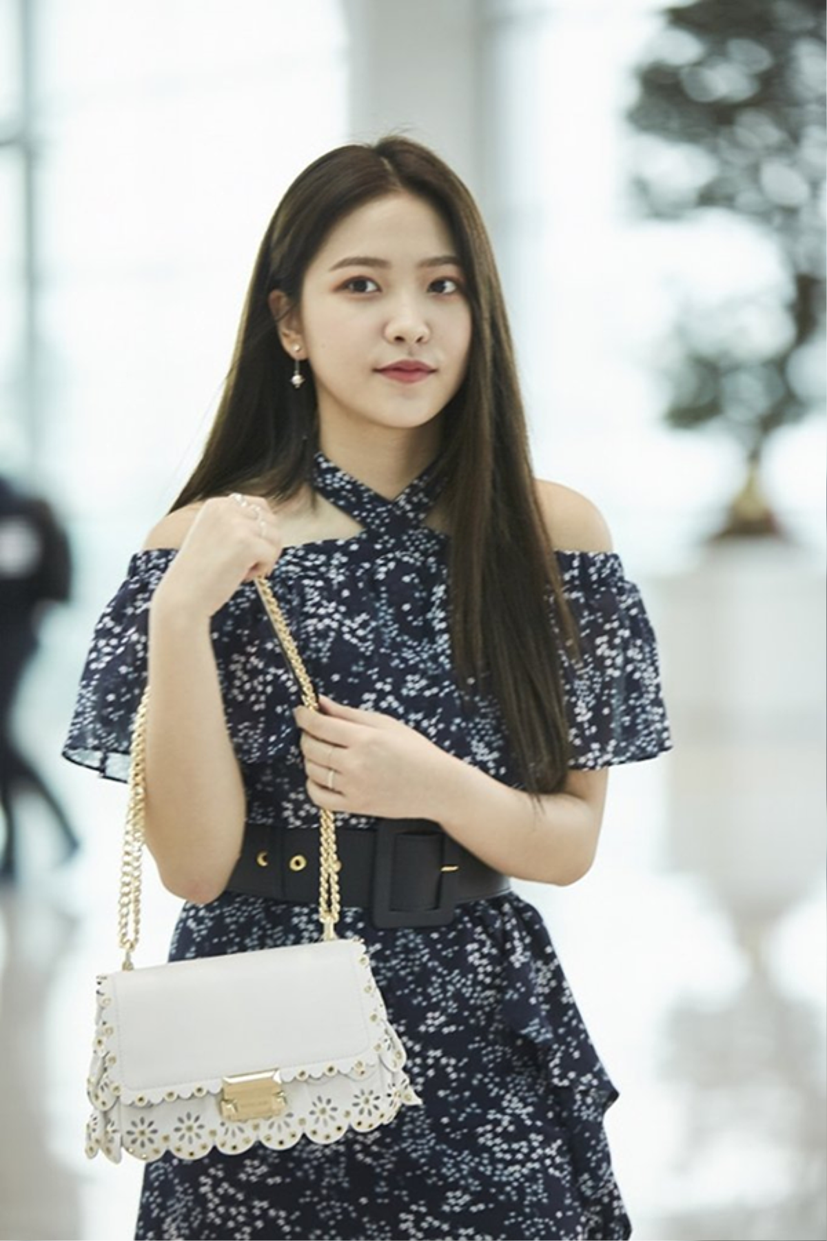 Yeri (Red Velvet) gây bất ngờ với diện mạo trưởng thành tại sân bay Incheon Ảnh 6