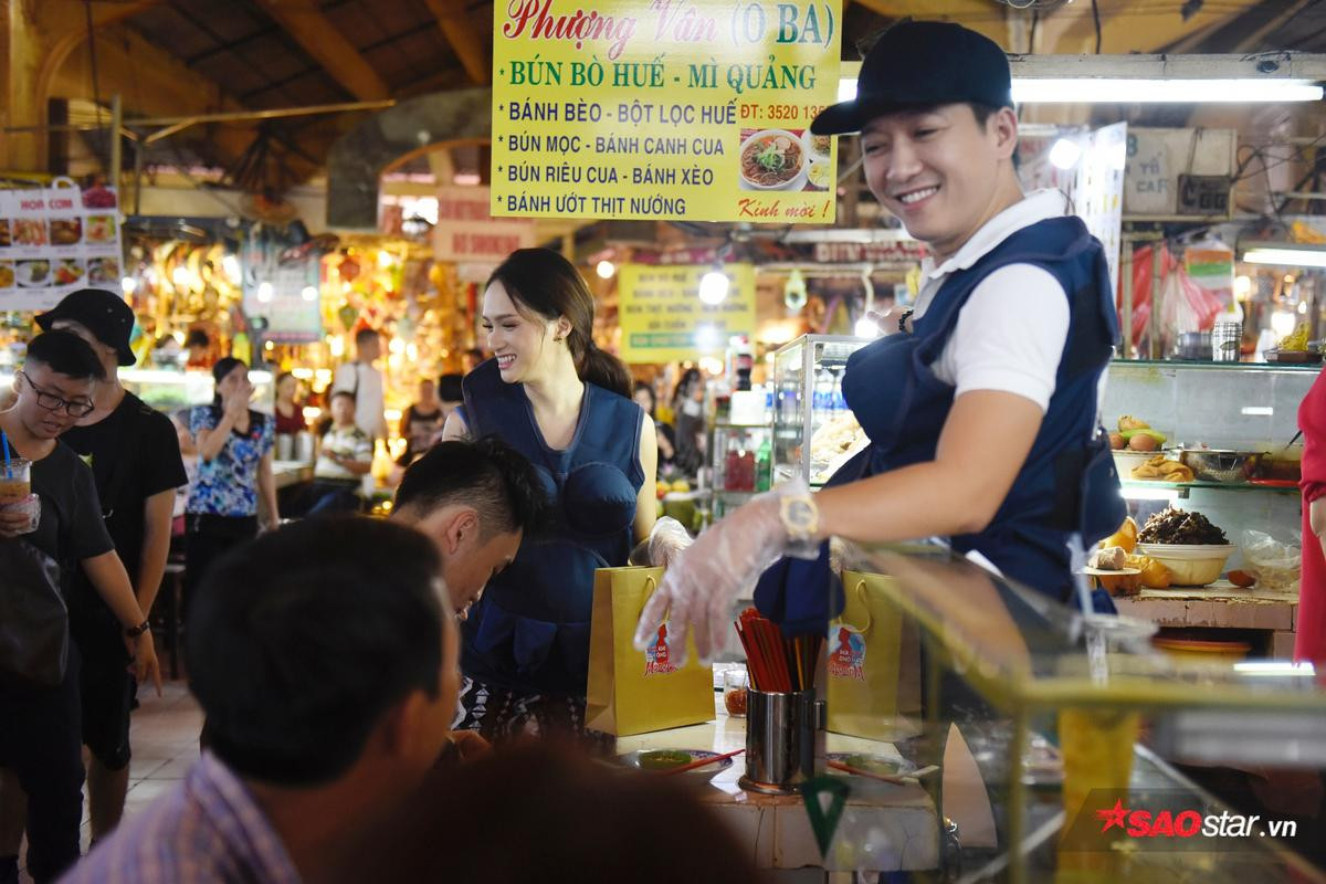 Biệt đội 'Khi đàn ông mang bầu' bất ngờ trở lại 'đại náo' chợ Bến Thành Ảnh 4