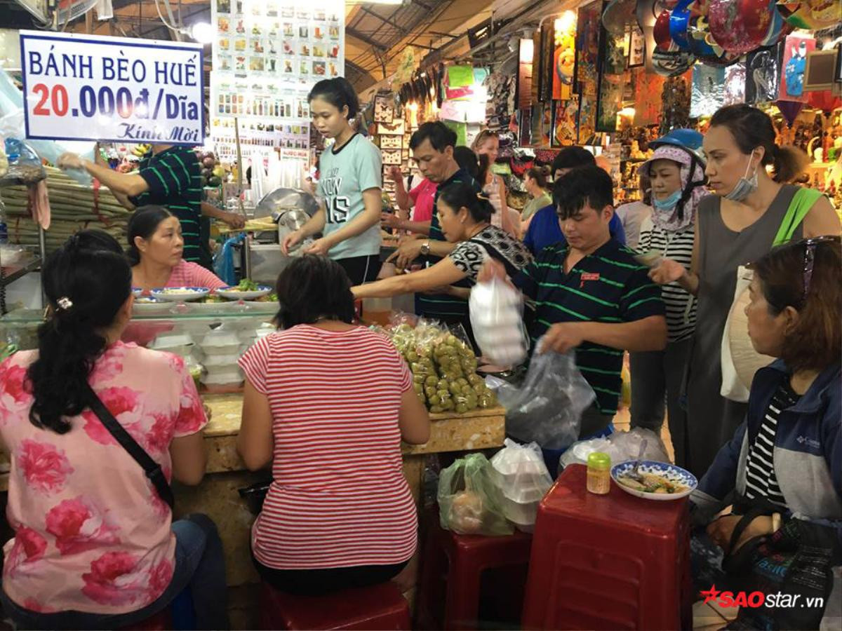 Tiệm bánh bèo trứ danh chợ Bến Thành, 22 năm ngày nào cũng bán hơn ngàn đĩa mà khách vẫn xếp hàng dài chờ mua Ảnh 12