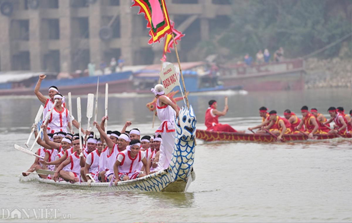 Cả khúc sông Lô 5km náo nhiệt vì gần 200 trai tráng đua thuyền Ảnh 13