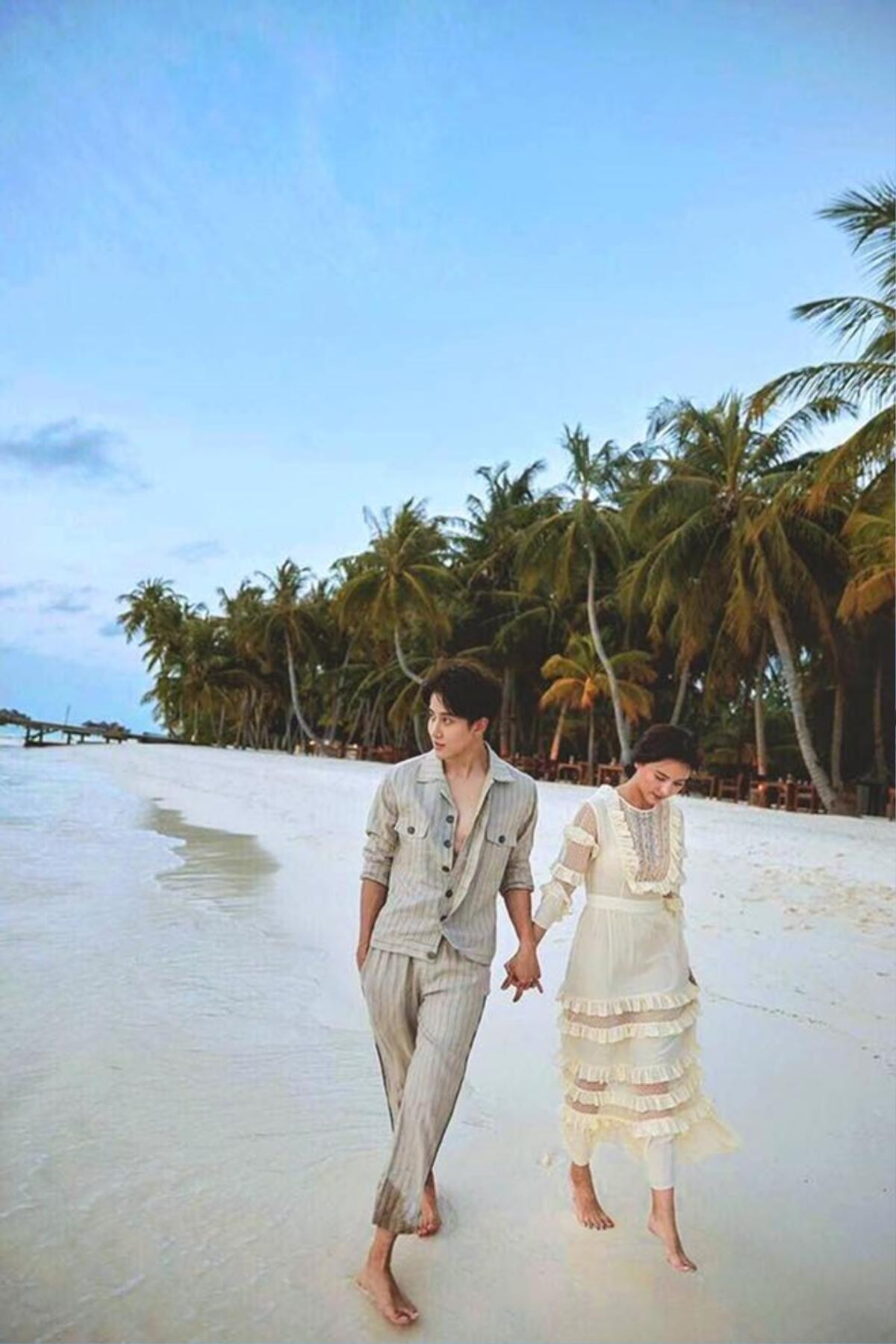 Cùng là chụp ảnh couple nhưng Aom Sushar chỉ có những hành động mùi mẫn này với Mike D.Angelo Ảnh 25