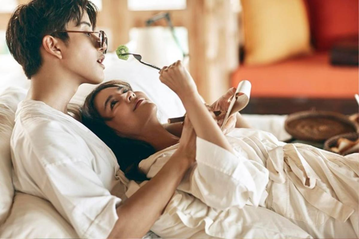 Cùng là chụp ảnh couple nhưng Aom Sushar chỉ có những hành động mùi mẫn này với Mike D.Angelo Ảnh 21