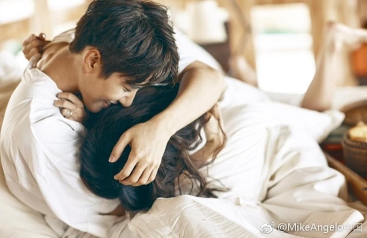 Cùng là chụp ảnh couple nhưng Aom Sushar chỉ có những hành động mùi mẫn này với Mike D.Angelo Ảnh 18