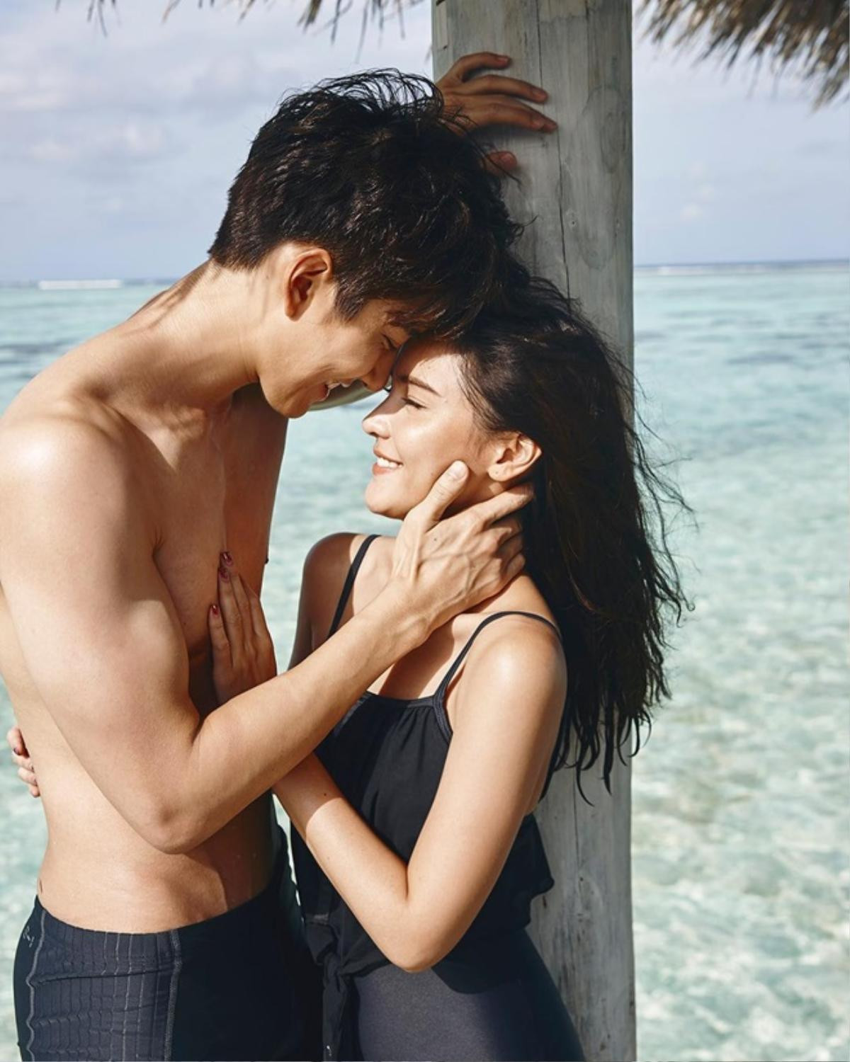 Cùng là chụp ảnh couple nhưng Aom Sushar chỉ có những hành động mùi mẫn này với Mike D.Angelo Ảnh 11