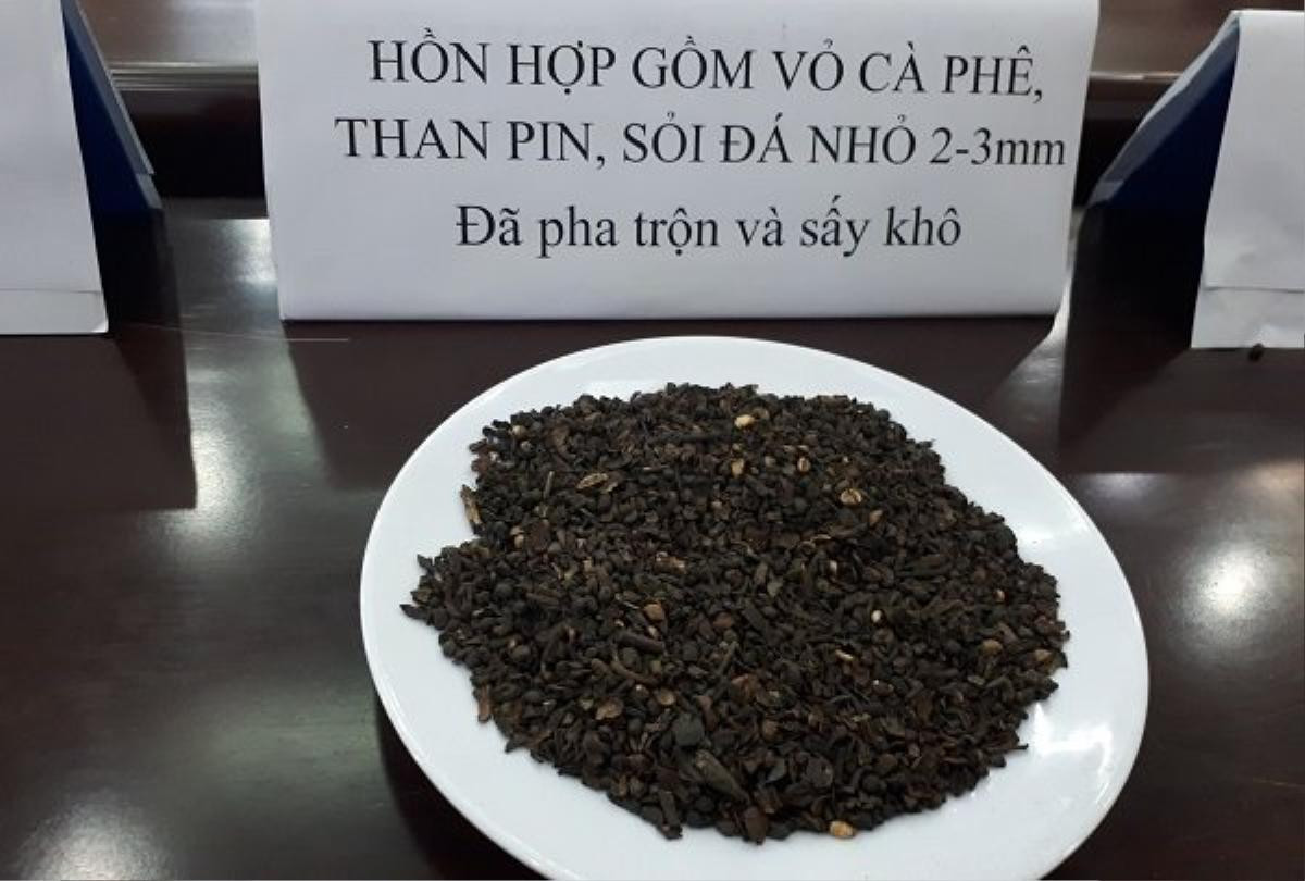 Cận cảnh phế phẩm 'cà phê pin con Ó' được trộn vào hạt tiêu Ảnh 5