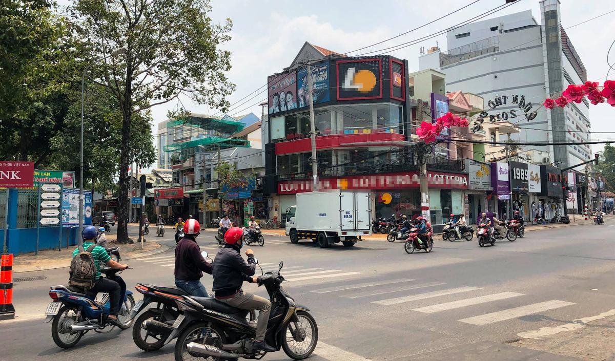 Camera ghi hình trinh sát tóm gọn 'băng nhóm dàn cảnh va chạm giao thông để trộm tài sản' Ảnh 3