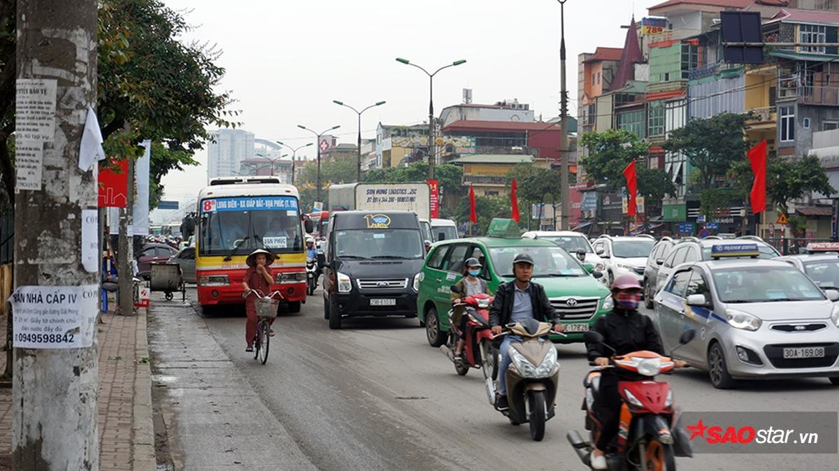 Người dân ùn ùn rủ nhau đi nghỉ lễ, mọi ngả đường quanh Thủ đô đều kẹt cứng Ảnh 1