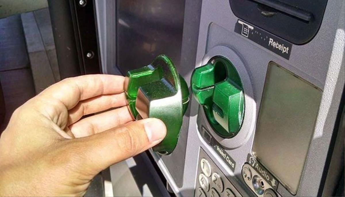 Đây là cách thẻ ATM bị đánh cắp thông tin để làm giả chỉ trong tích tắc Ảnh 2