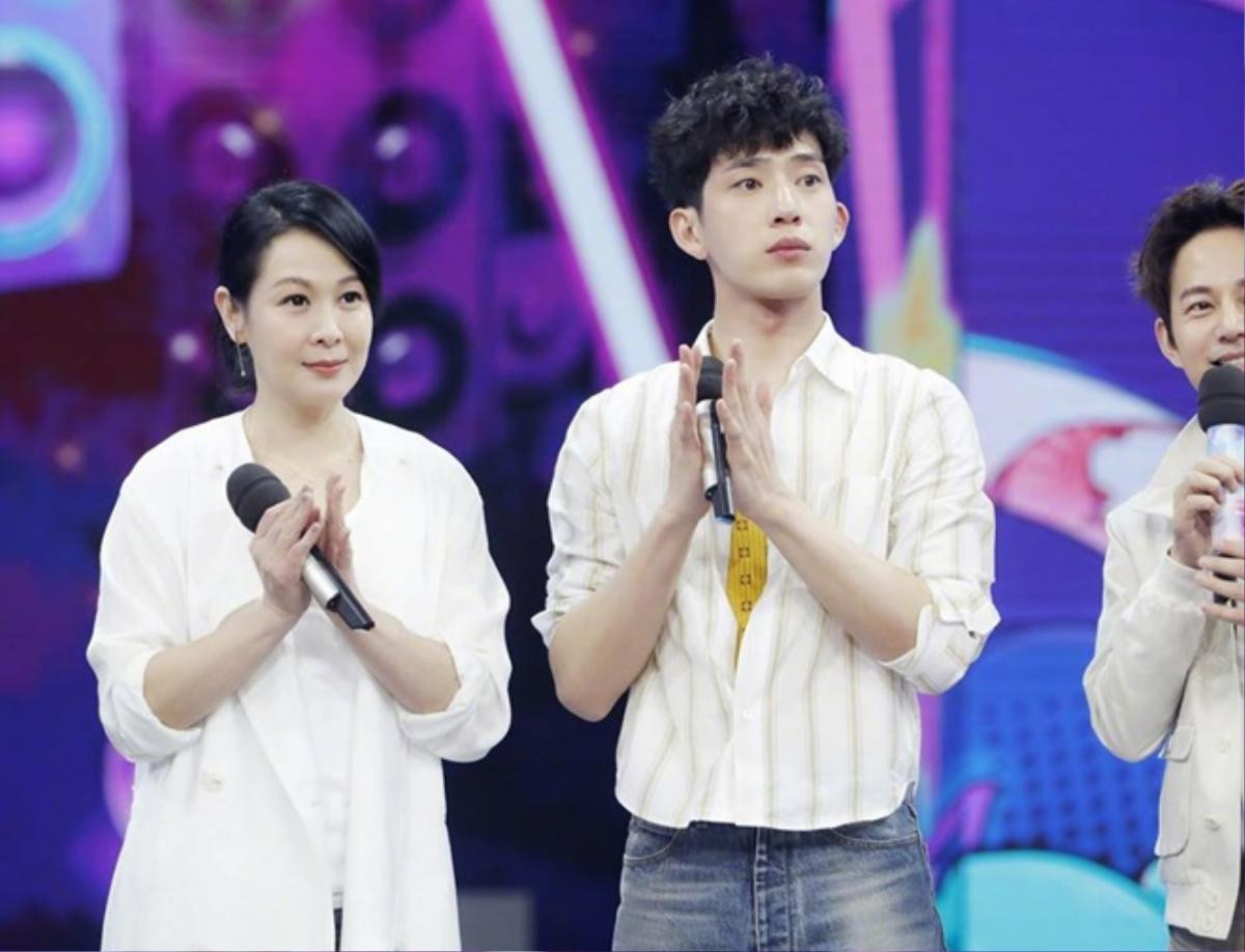 Tham gia Happy Camp, Mike D.Angelo 'thả thính' khiến các nam thần Hoa Ngữ 'quắn quéo' Ảnh 2