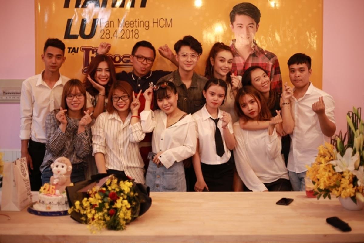 Harry Lu tình tứ bên Midu, 'quậy hết cỡ' cùng Mlee, Luk Vân tại fan meeting Ảnh 2