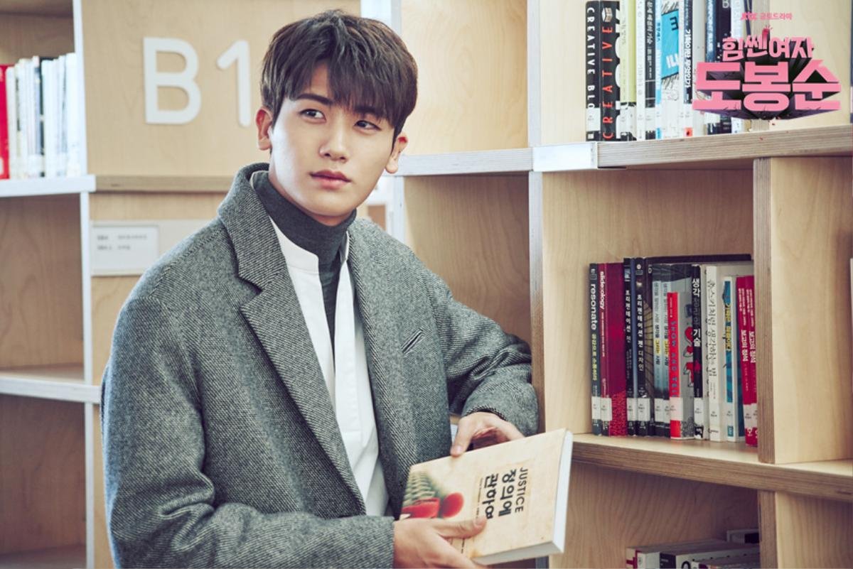 Yêu 'chị đẹp' thì cứ để Jung Hae In lo còn Park Hyung Sik yên tâm mặc suits và đấu trí Ảnh 14