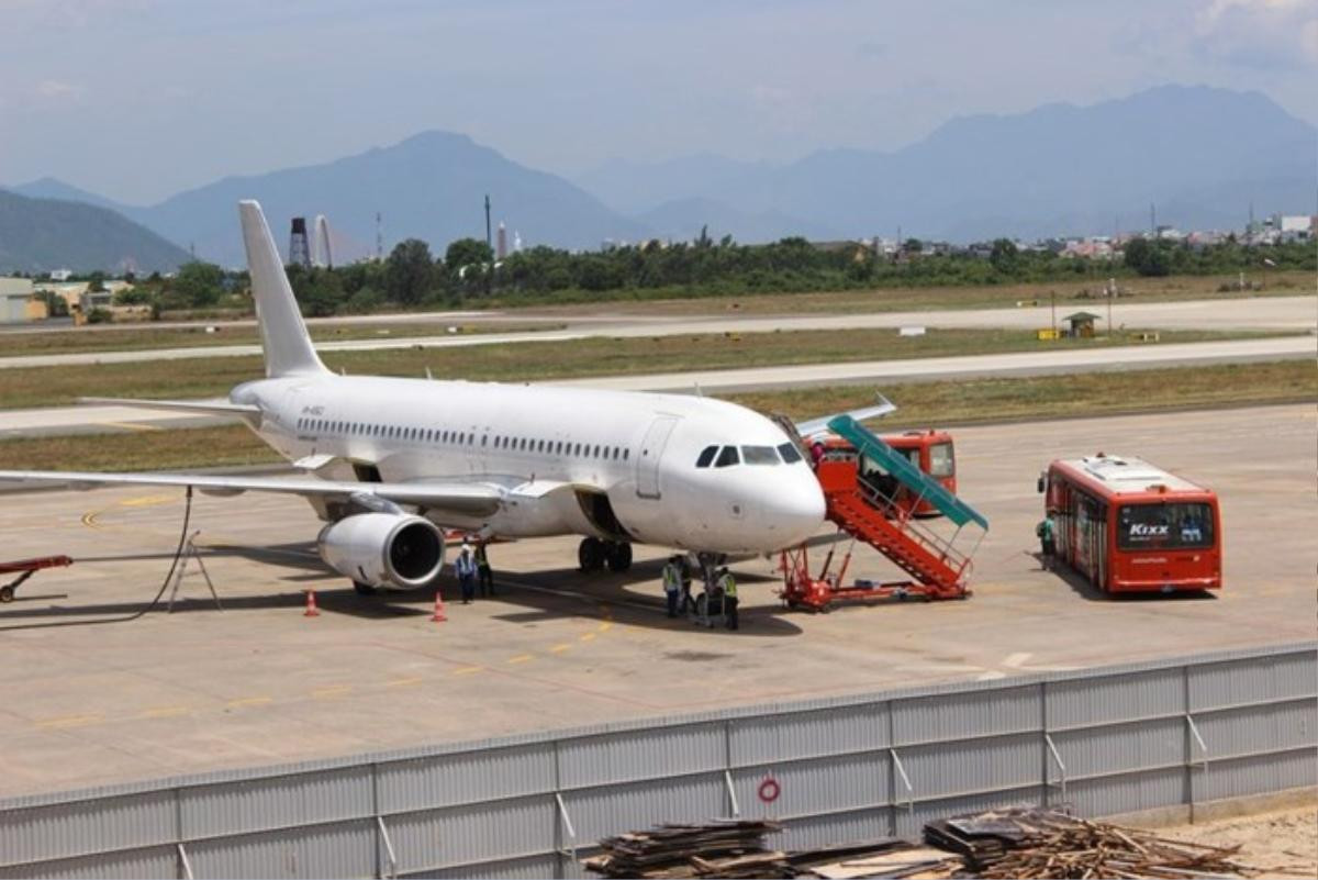 Bong bê tông, sân bay Đà Nẵng đóng gấp 1 đường bay Ảnh 1