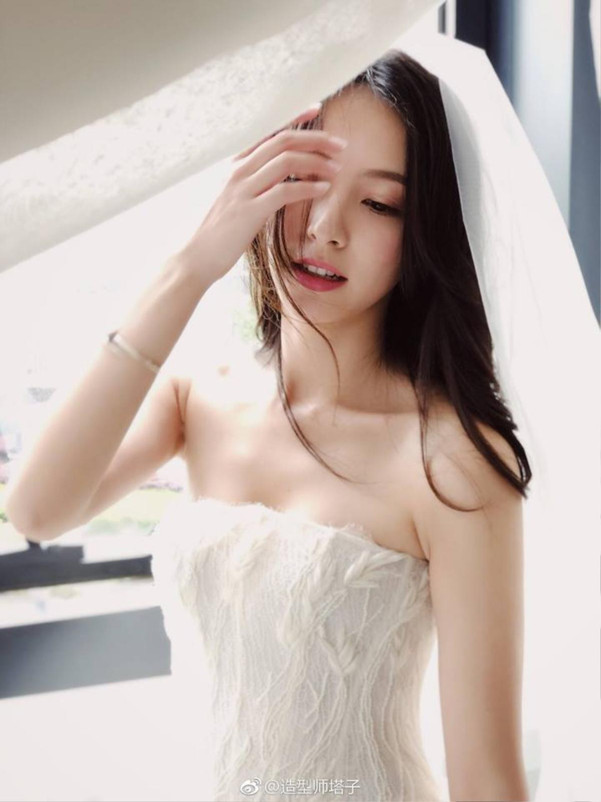 Mối tình 'thanh mai trúc mã' của hot girl vạn người mê nên duyên cùng soái ca nhờ ván bài 'mạt chược' khiến ai cũng ước ao Ảnh 1