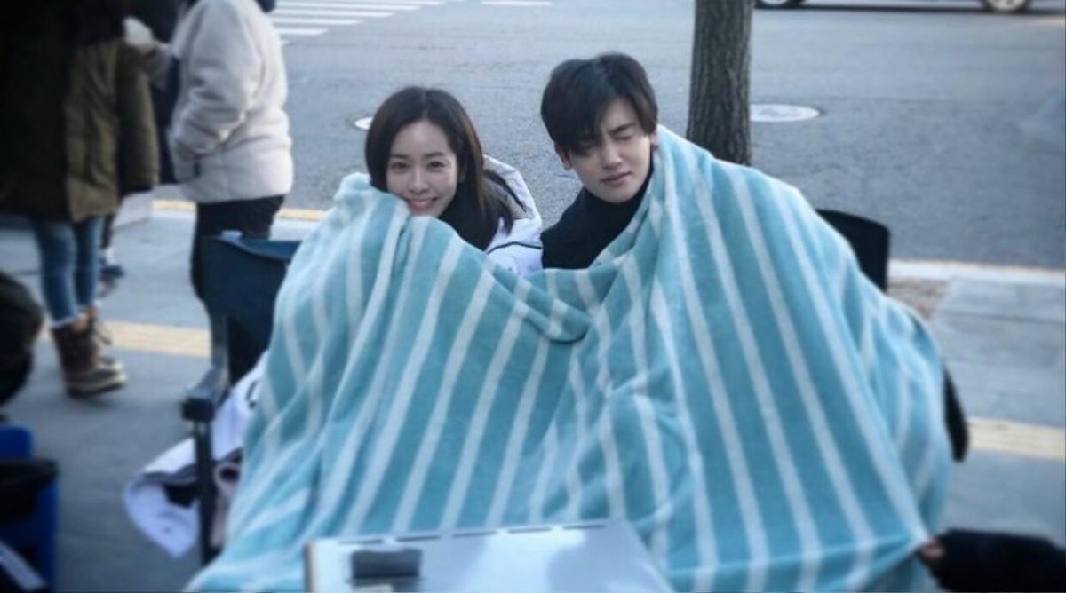 'Ghen' với Han Ji Min và Kim Hyun Joo, Park Bo Young bất ngờ gửi xe đồ ăn cho Park Hyung Sik Ảnh 12