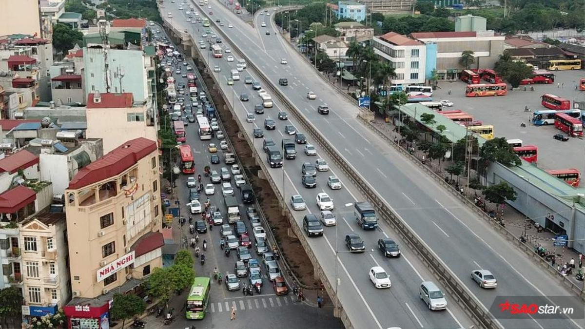 Cảnh tượng đối lập trên đường phố Hà Nội vào ngày cuối cùng kỳ nghỉ lễ 30/4 - 1/5 Ảnh 4