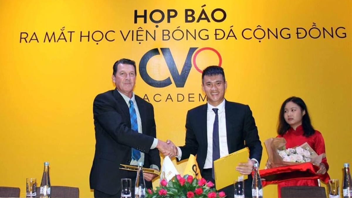 Công Vinh sánh vai cùng Thuỷ Tiên ra mắt học viện bóng đá CV9 Ảnh 1