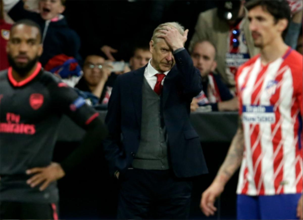 Nhìn những hình ảnh Wenger buồn tủi như thế này, liệu fan hâm mộ có chạnh lòng? Ảnh 5