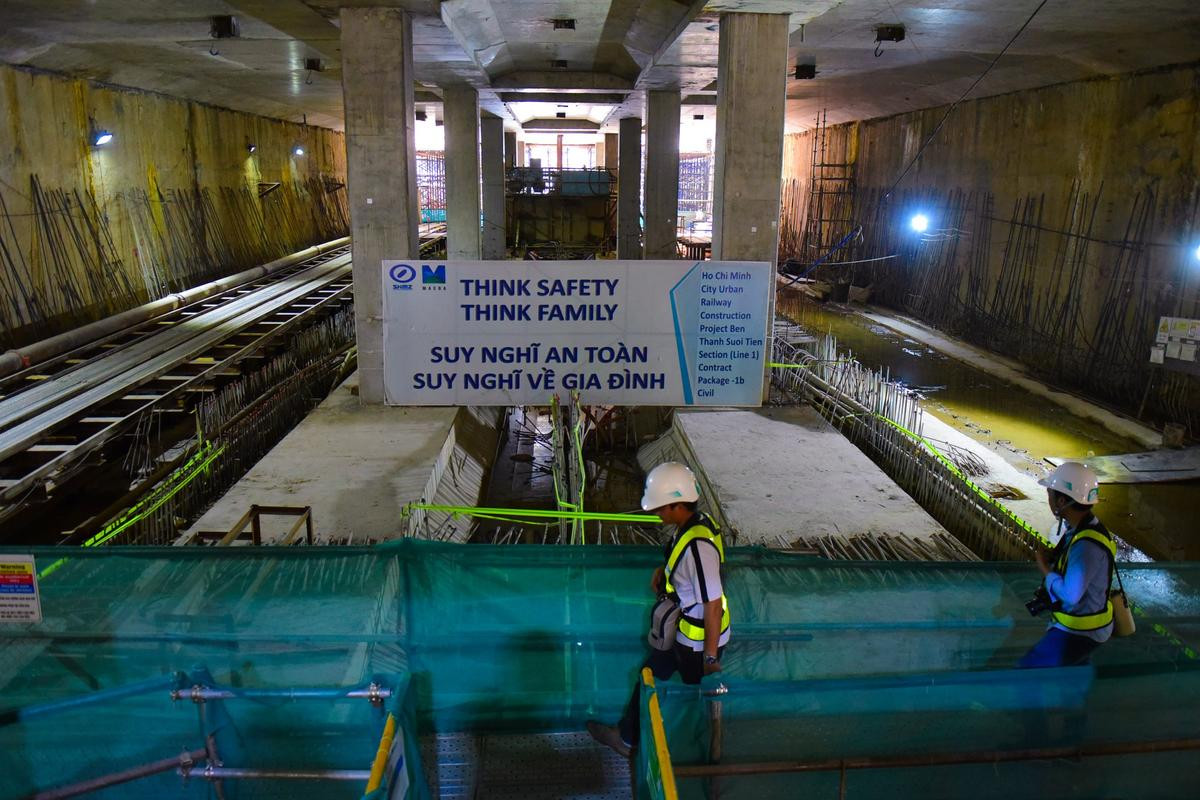 Cận cảnh đường hầm metro dưới lòng đất Sài Gòn - nơi không thể phân biệt ngày và đêm Ảnh 1