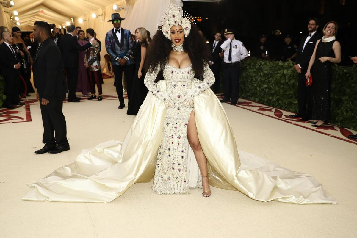 Met Gala 2018: Khách mời 'đua nhau' phô bày cơ thể và nội y Ảnh 4