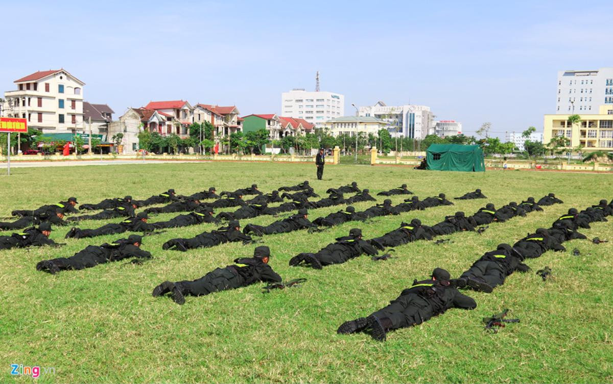 Những đòn đánh hiểm, điêu luyện của cảnh sát cơ động Ảnh 11