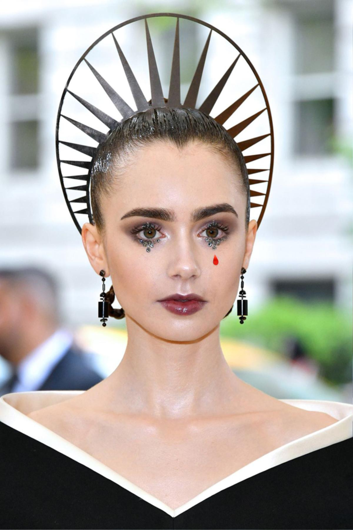 Tạo hình làm đẹp bị đụng hàng loạn xạ trên thảm đỏ Met Gala Ảnh 8