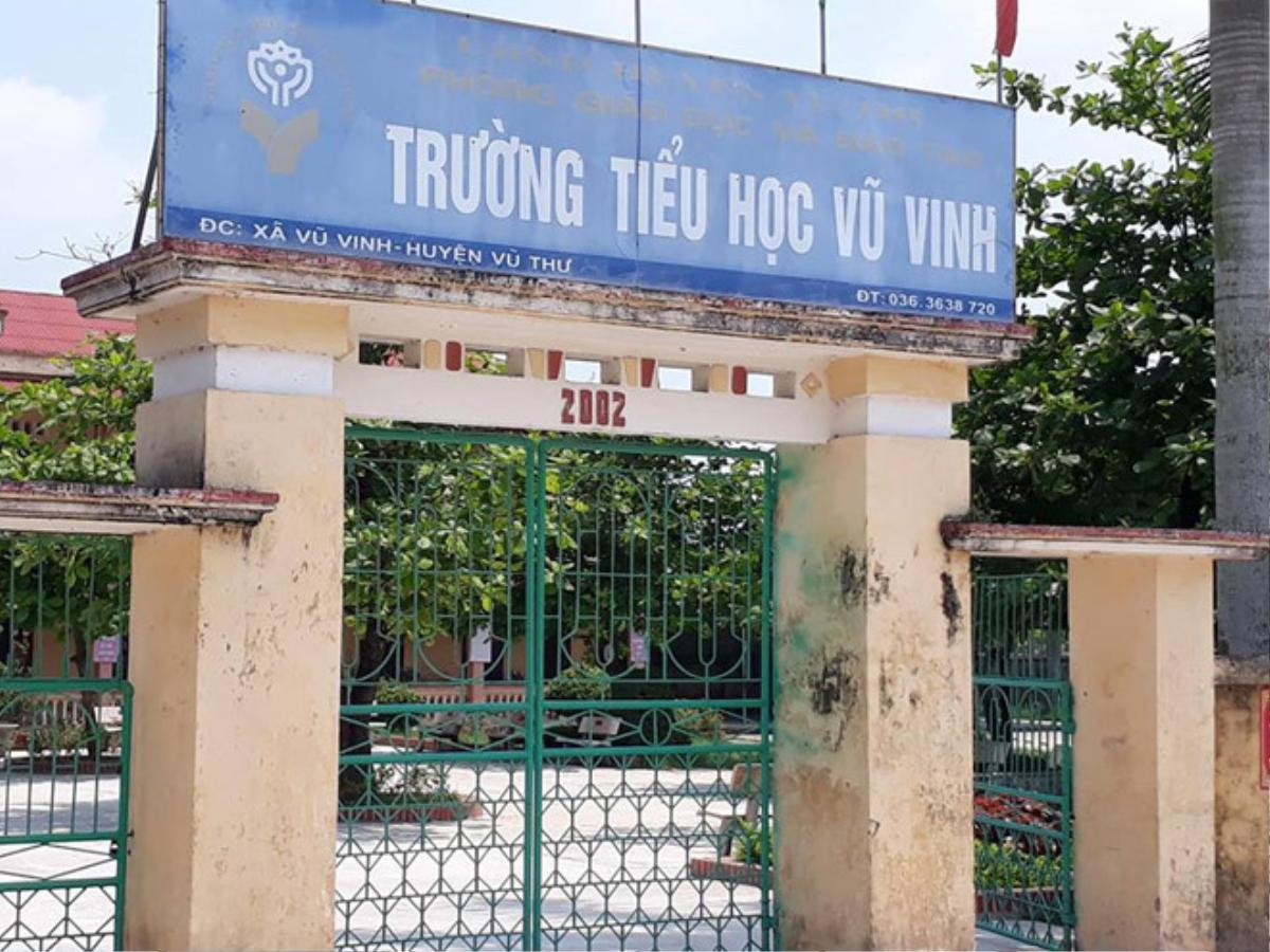 Học sinh lớp 1 bị đánh bầm tím tay vì không đọc thông viết thạo Ảnh 2