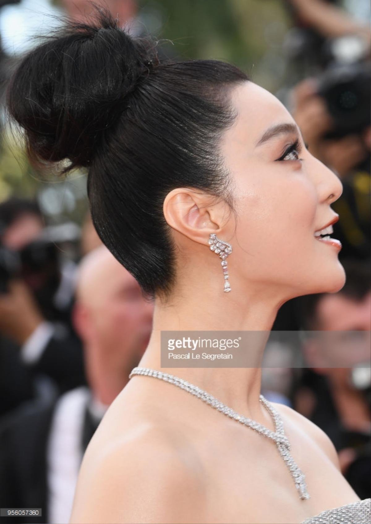 Phạm Băng Băng xinh như công chúa, Lý Nhã Kỳ và Chompoo Araya rực rỡ tại thảm đỏ LHP Cannes 2018 Ảnh 6