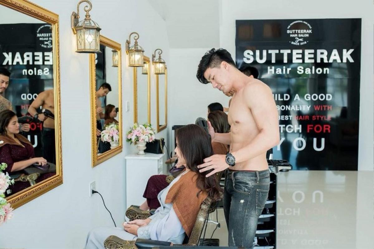 Salon tóc thuê trai đẹp 6 múi gội đầu cho khách khiến chị em 'điên đảo' Ảnh 3