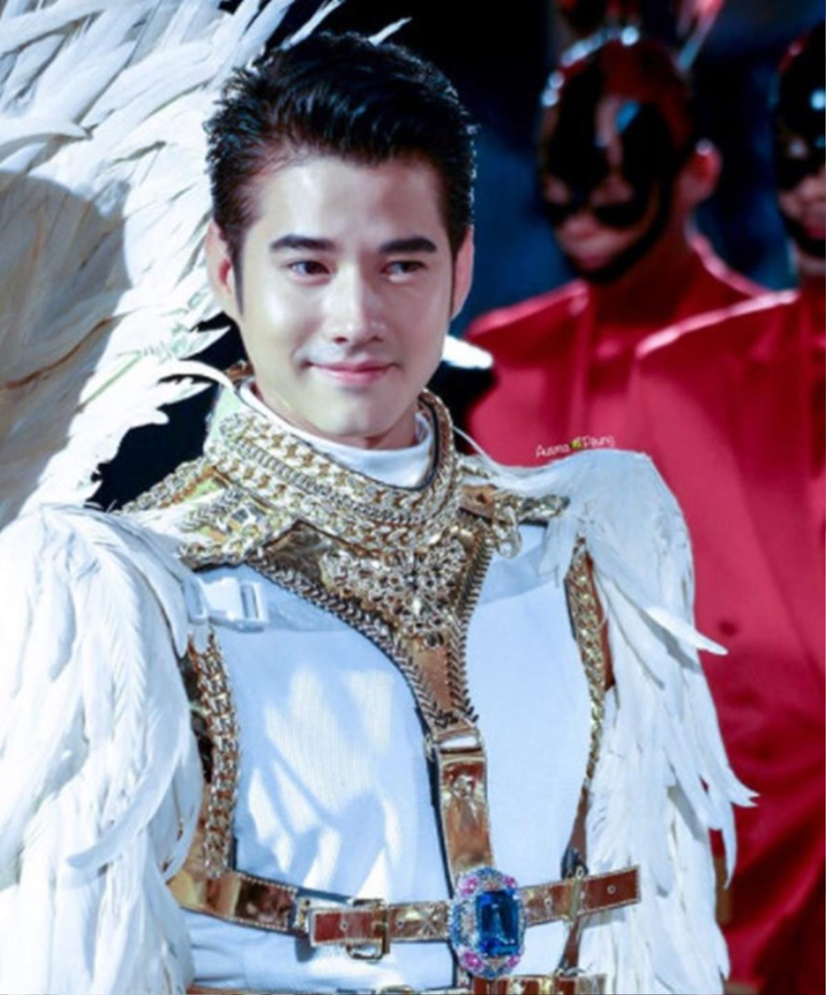 Ai cũng chú ý đến Mario Maurer và Mint Chalida cho đến khi mỹ nữ U40 này xuất hiện Ảnh 12