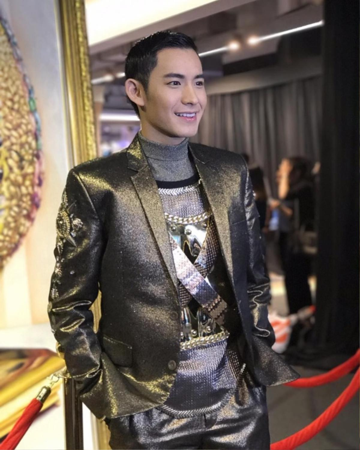 Ai cũng chú ý đến Mario Maurer và Mint Chalida cho đến khi mỹ nữ U40 này xuất hiện Ảnh 34