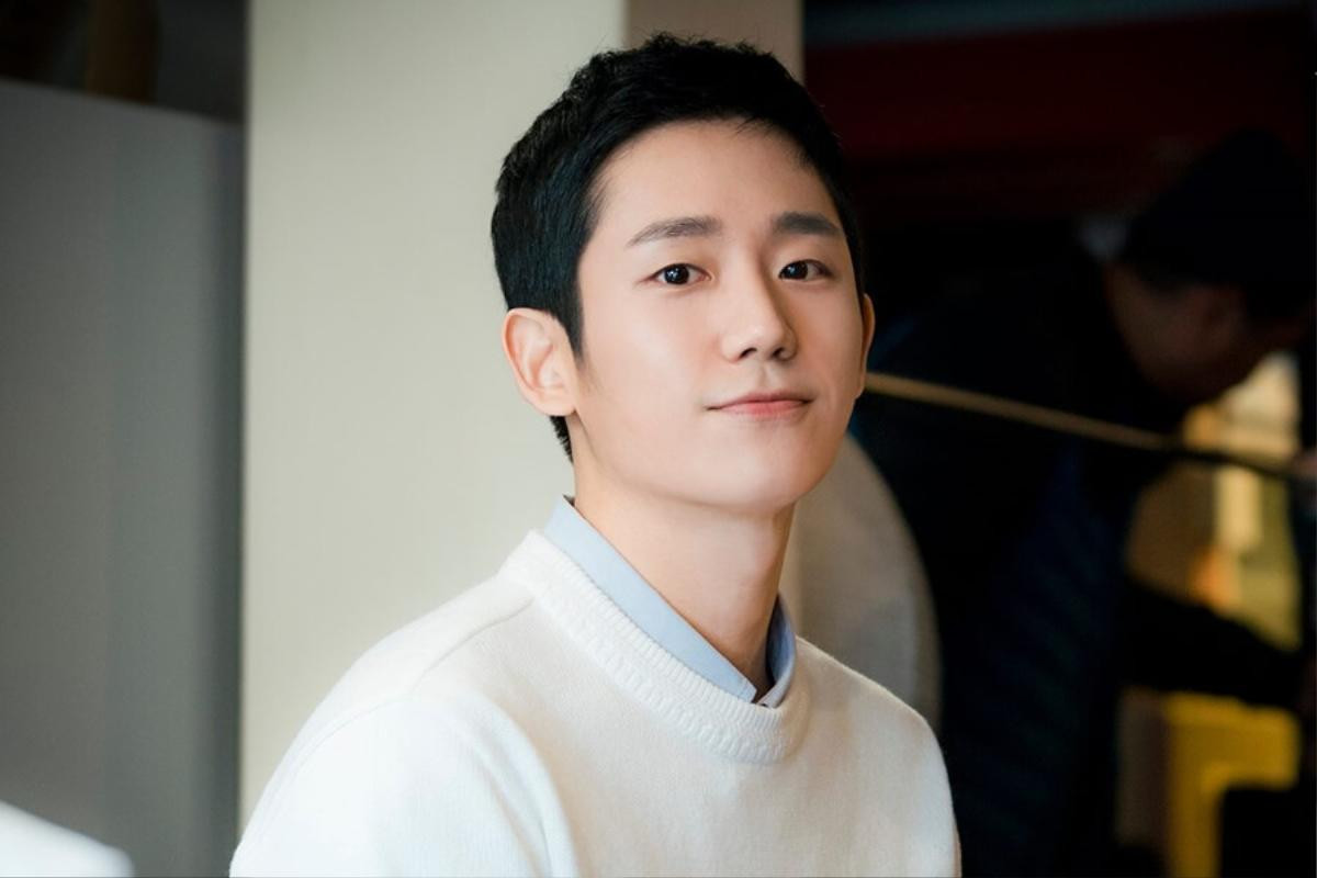 Jung Hae In lần đầu xuất hiện sau 'scandal' tranh vị trí trung tâm tại Baeksang 2018 Ảnh 8