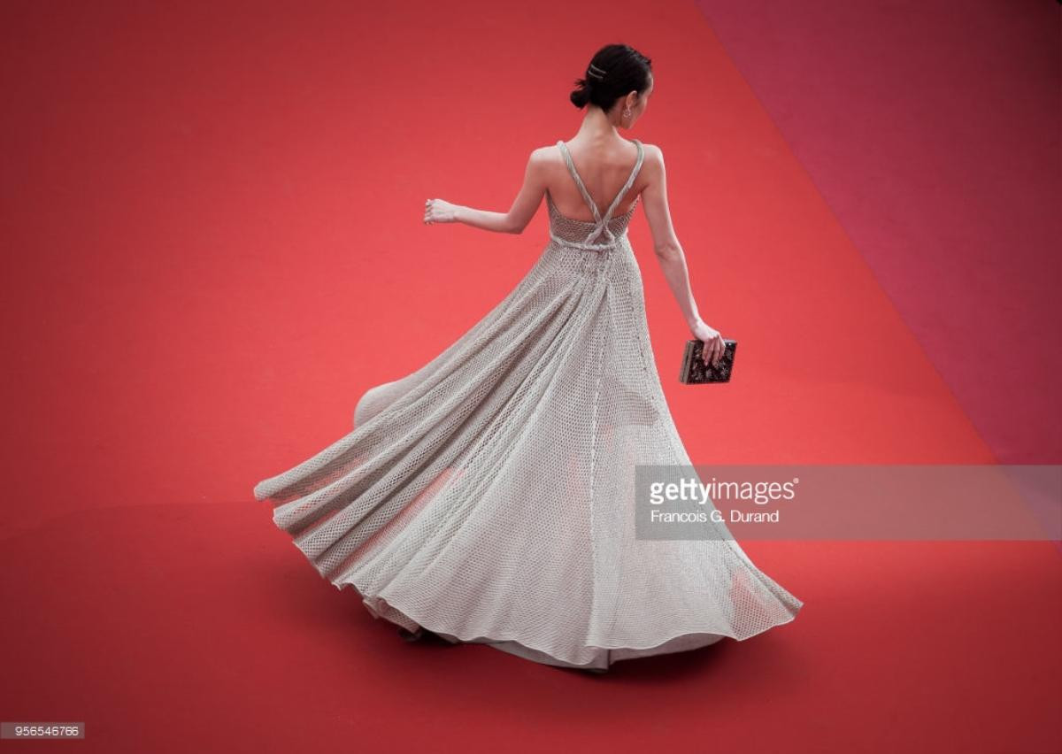 Thảm đỏ Cannes 2018 ngày 2: Lý Nhã Kỳ làm 'báo đen', Kiko Mizuhara và Vương Lệ Khôn xinh như nữ thần Ảnh 11