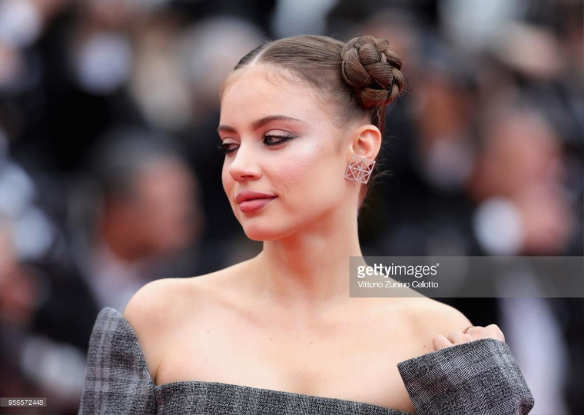 Thảm đỏ Cannes 2018 ngày 2: Lý Nhã Kỳ làm 'báo đen', Kiko Mizuhara và Vương Lệ Khôn xinh như nữ thần Ảnh 38