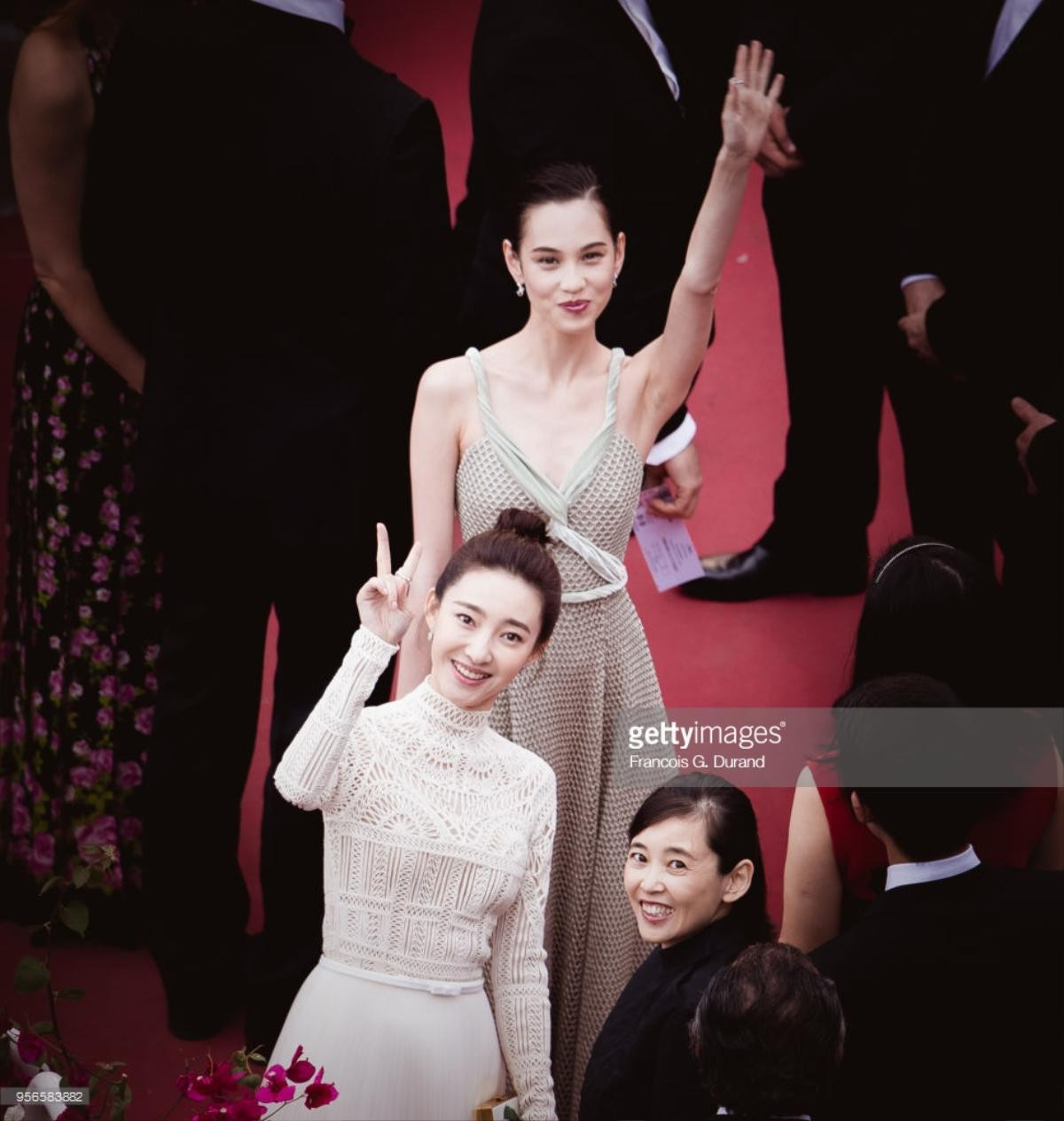 Thảm đỏ Cannes 2018 ngày 2: Lý Nhã Kỳ làm 'báo đen', Kiko Mizuhara và Vương Lệ Khôn xinh như nữ thần Ảnh 21