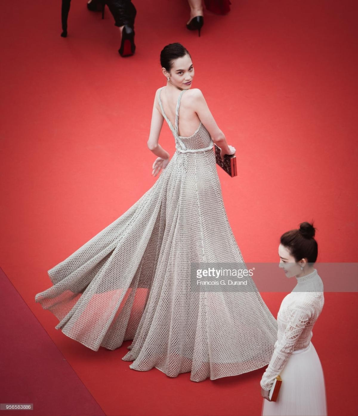 Thảm đỏ Cannes 2018 ngày 2: Lý Nhã Kỳ làm 'báo đen', Kiko Mizuhara và Vương Lệ Khôn xinh như nữ thần Ảnh 22