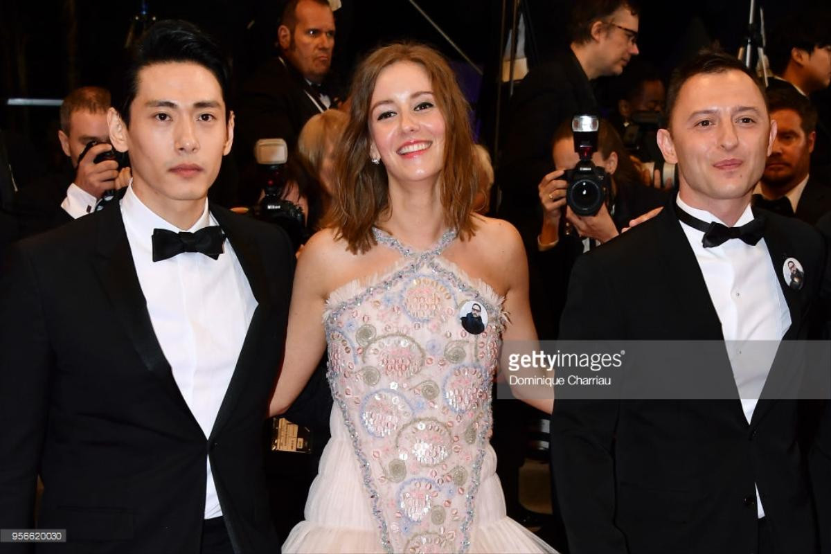 Thảm đỏ Cannes 2018 ngày 2: Lý Nhã Kỳ làm 'báo đen', Kiko Mizuhara và Vương Lệ Khôn xinh như nữ thần Ảnh 30