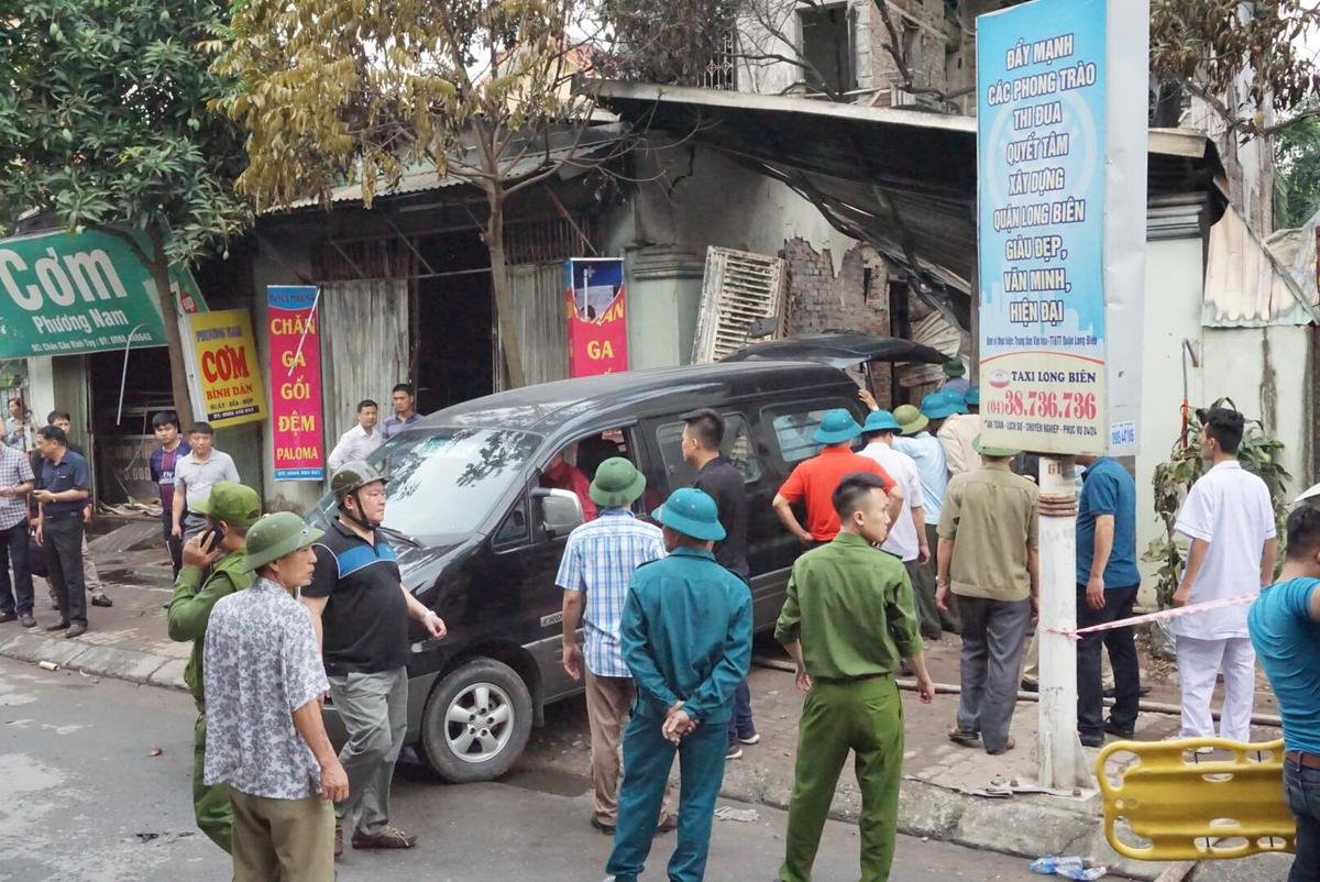 Hiện trường căn biệt thự bán chăn ga gối đệm tan hoang sau cháy lớn, cụ bà 96 tuổi đã tử vong Ảnh 8