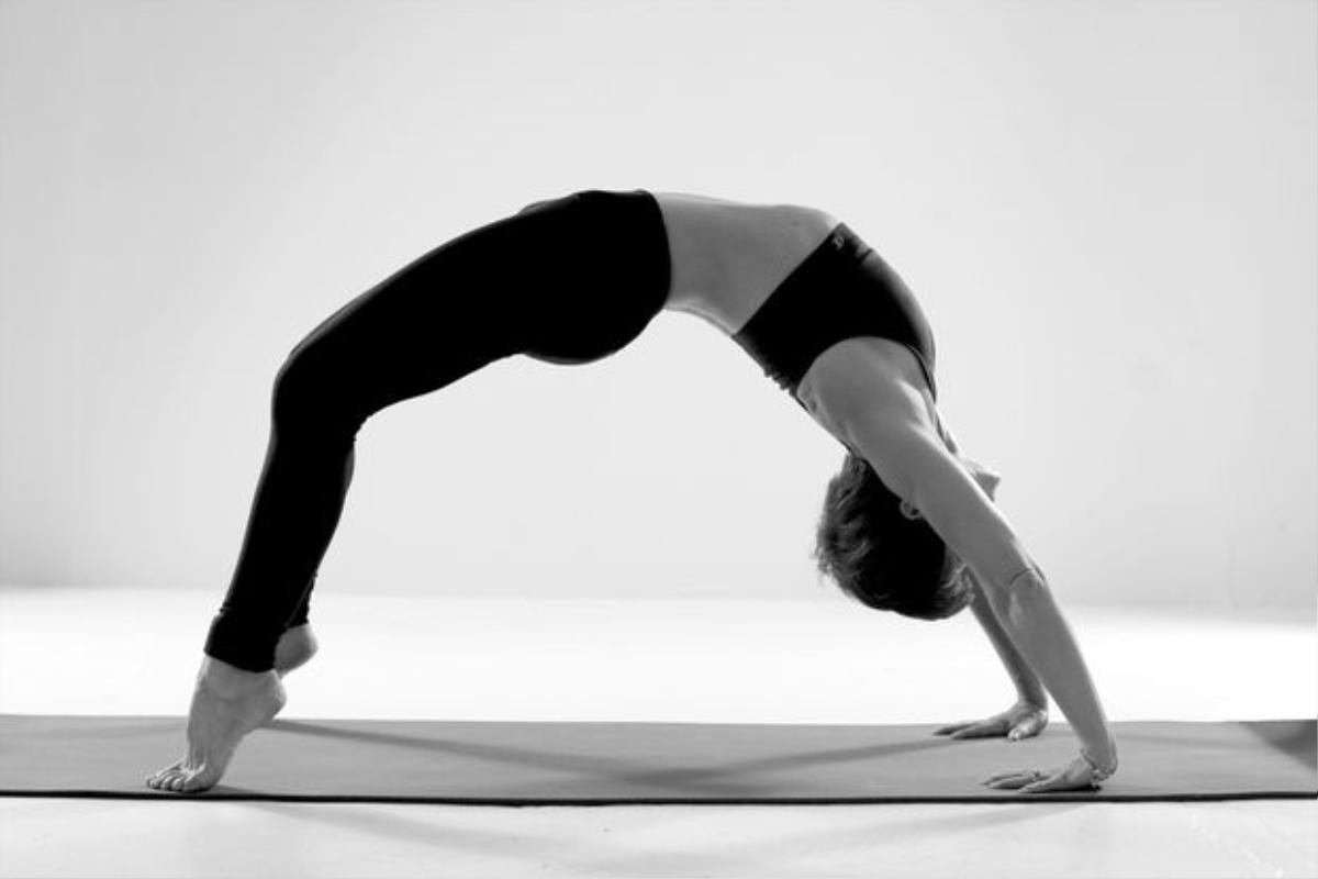 Sở hữu thân hình bốc lửa như “mợ chảnh” Jun Ji Hyun với 3 tư thế yoga này Ảnh 3