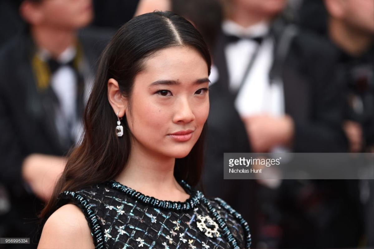 Chompoo Araya - Hà Tuệ diện váy cầu kỳ, nữ chính 'Bad Genius' già trước tuổi ở Cannes 2018 ngày thứ 3 Ảnh 22