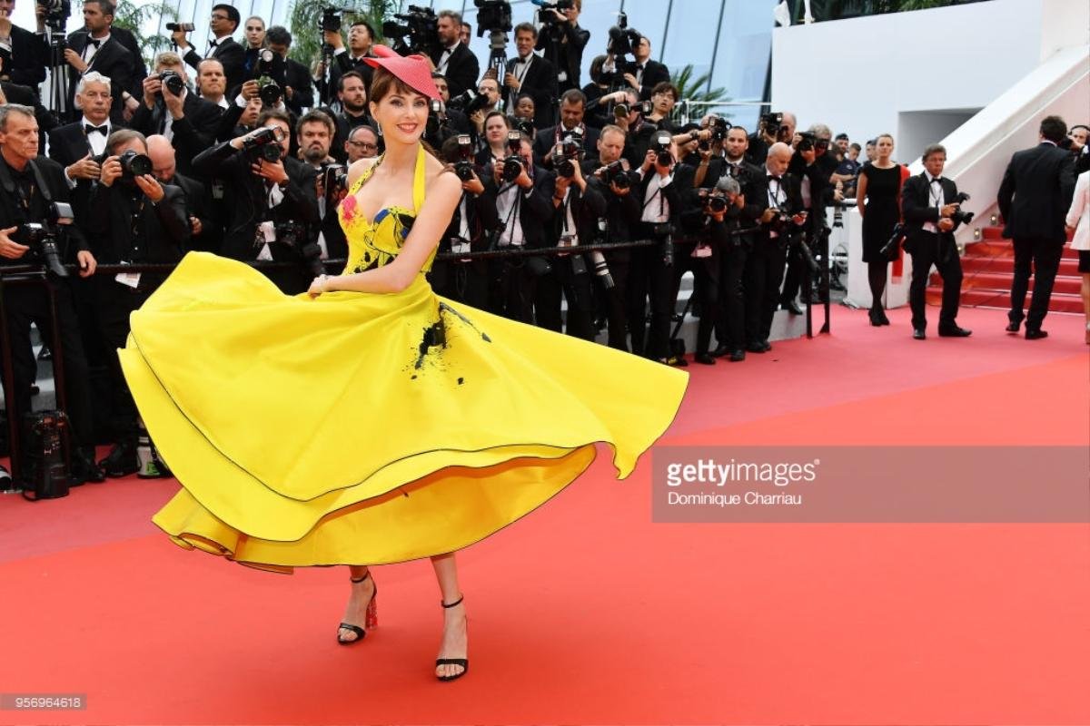 Khi 'Người đẹp và quái vật' Belle đối đầu Lọ Lem 'mang bầu' giữa LHP Cannes 2018 Ảnh 1