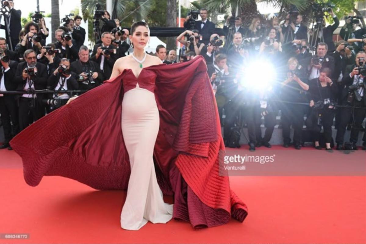 Chompoo Araya kỷ niệm ngày cưới một mình ở Cannes, chồng tỷ phú nói 1 câu khiến cả Thái Lan phát ghen Ảnh 1