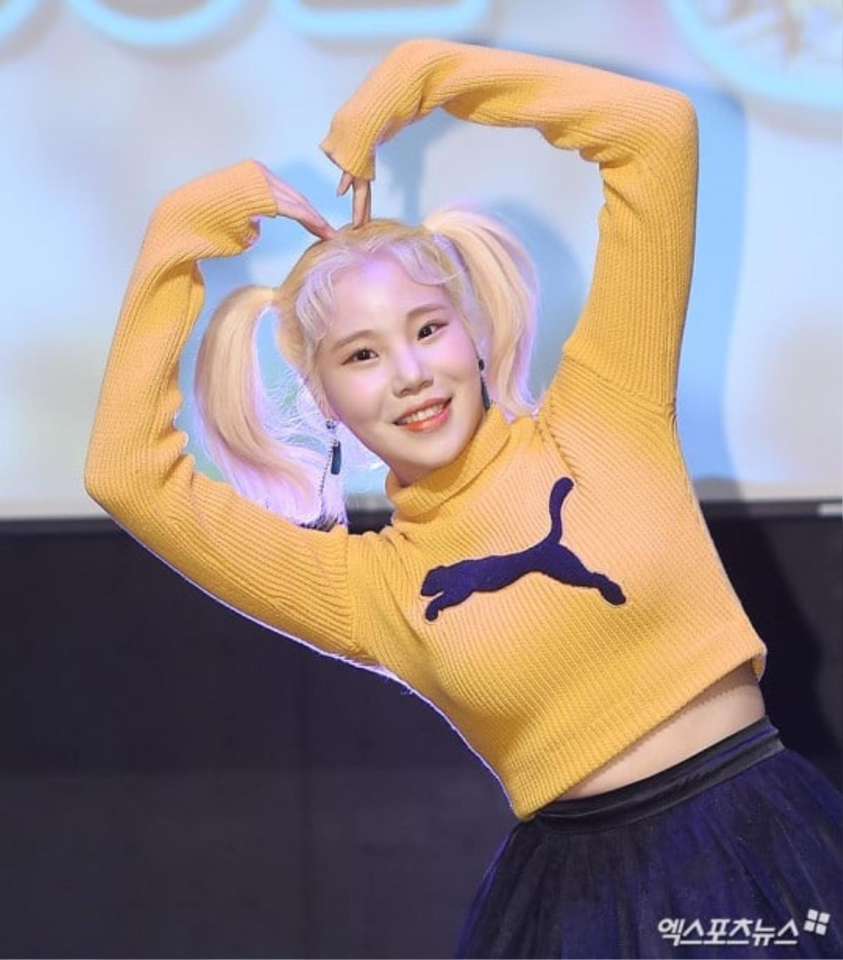 Đừng chỉ mãi soi mói vẻ ngoài, JooE (MOMOLAND) còn cực nhiều tài lẻ ai cũng mê tít Ảnh 2