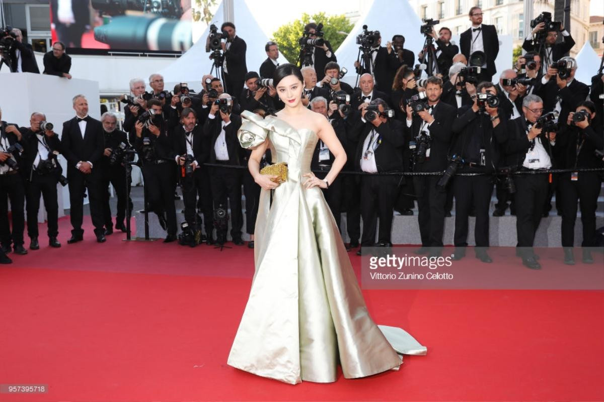 Thảm đỏ Cannes ngày 4: 'Đóa hồng bạc' Phạm Băng Băng giá đáo, tất cả hãy 'chạy ngay đi' Ảnh 14