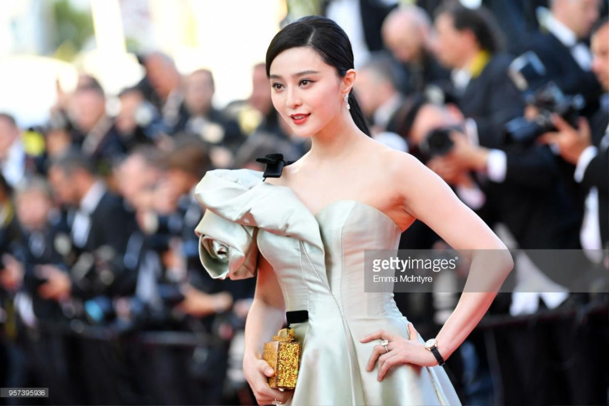 Thảm đỏ Cannes ngày 4: 'Đóa hồng bạc' Phạm Băng Băng giá đáo, tất cả hãy 'chạy ngay đi' Ảnh 9