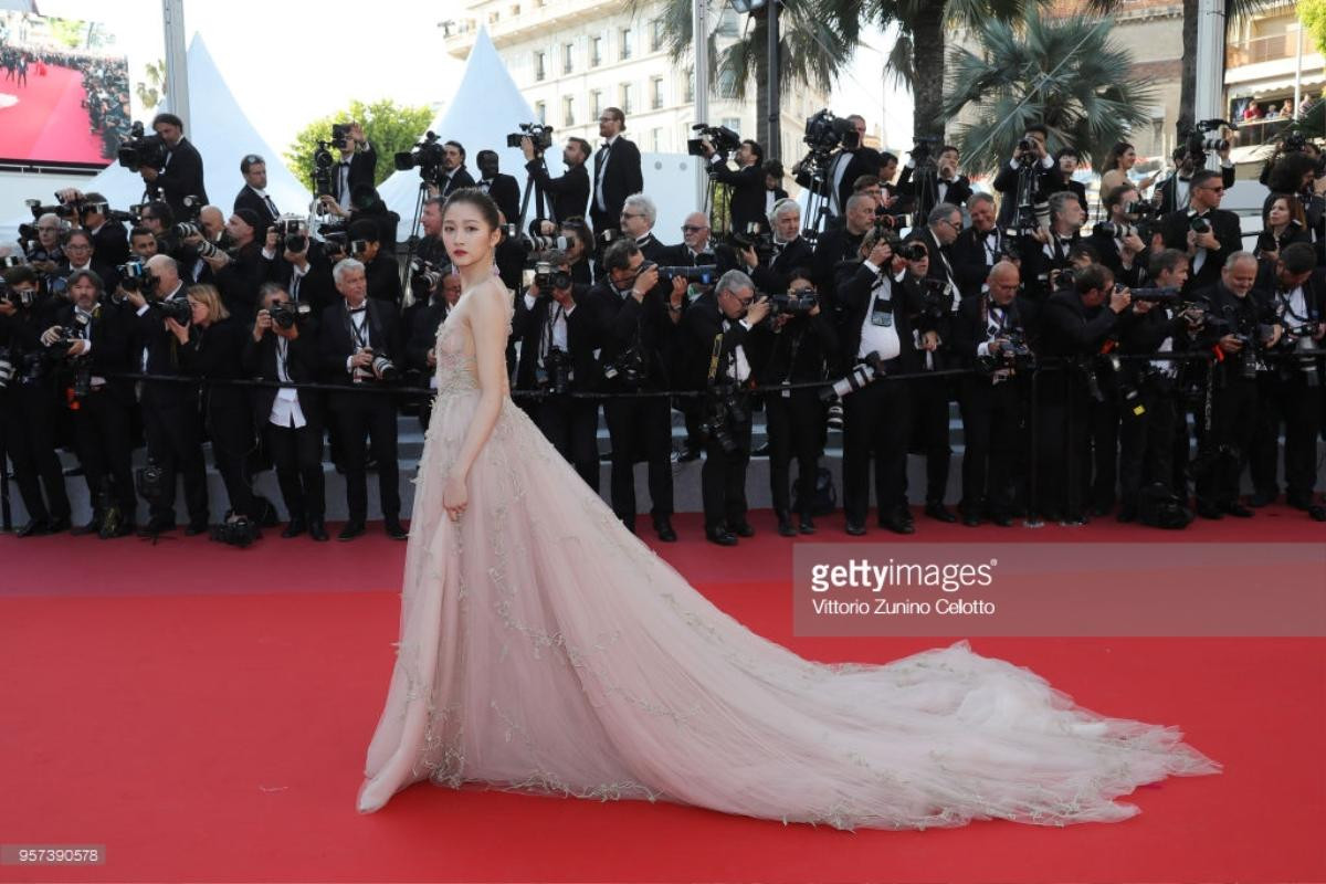 Thần thái miễn chê của 3 mỹ nhân Phạm Băng Băng, Chompoo Araya và Quan Hiểu Đồng tại Cannes ngày 4 Ảnh 21