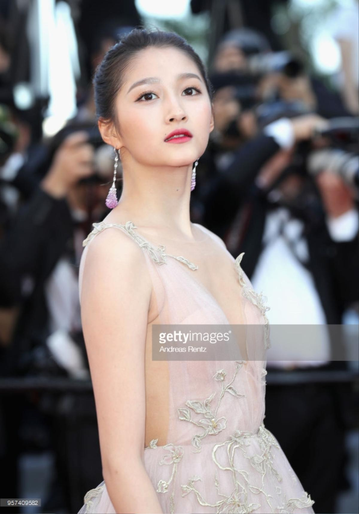 Thần thái miễn chê của 3 mỹ nhân Phạm Băng Băng, Chompoo Araya và Quan Hiểu Đồng tại Cannes ngày 4 Ảnh 19